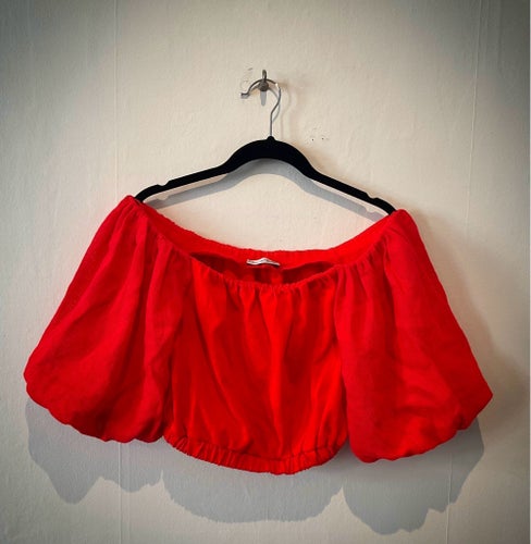 Zara röd off shoulder topp, storlek M