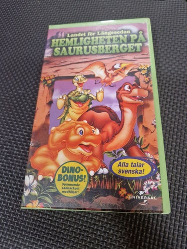 Landet för längesedan - hemligheten på aurusberget VHS