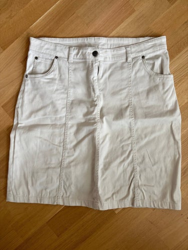 Beige kjol - Isolde - storlek 42