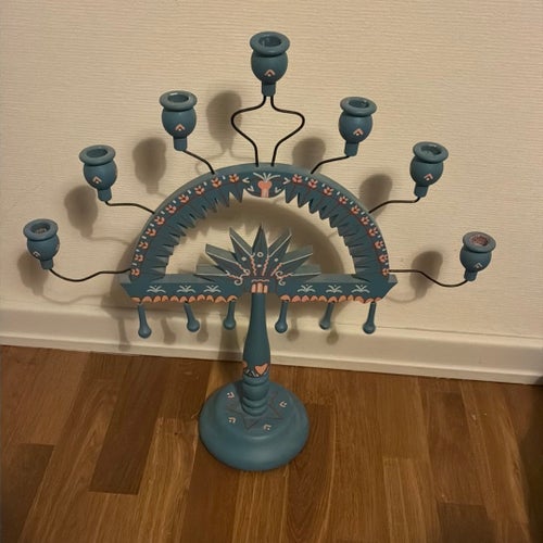 Klassisk Smålandsstake i bemålat trä från 1900