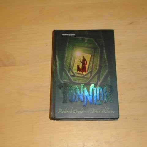 TUNNLAR - Tunnels 1 - Roderick Gordon & Brian Williams