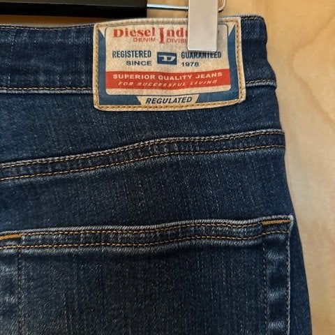 Diesel mörkblå jeans W31/31