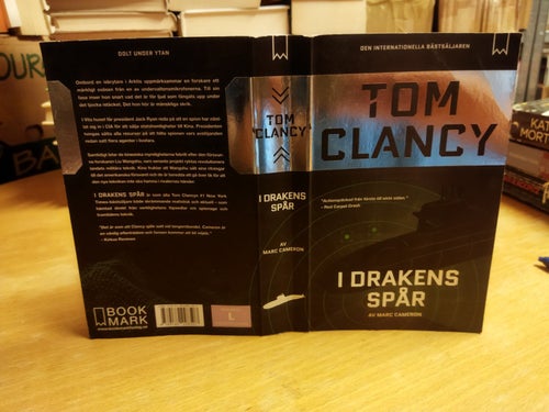 I drakens spår av Tom Clancy. Bok. Very Fine