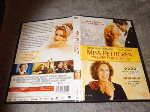 Miss Pettigrew Lives For A Day (Frances McDormand, Amy Adams)