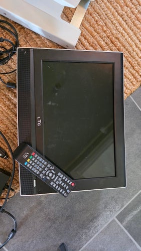 LTC 15.4" LCD TV/Monitor TFT-1503 med Denver digitalbox och väggfäste