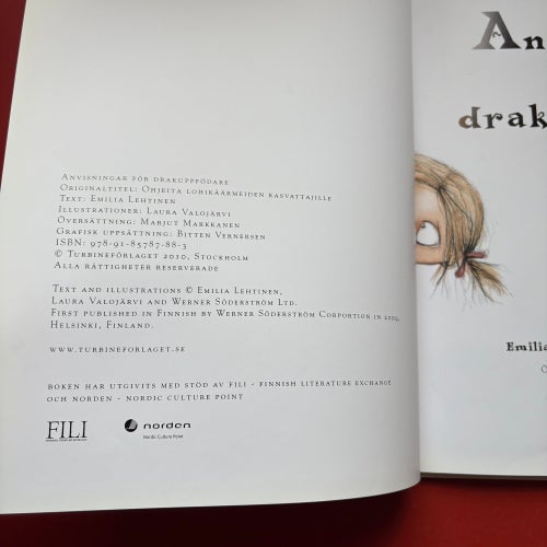 ANVISNINGAR FÖR DRAKUPPFÖDARE Emilia Lehtinen Laura Valojärvi 2009