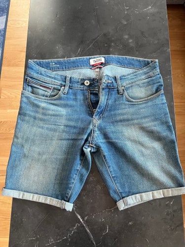 Tommy Hilfiger Denim blåa shorts, storlek 31