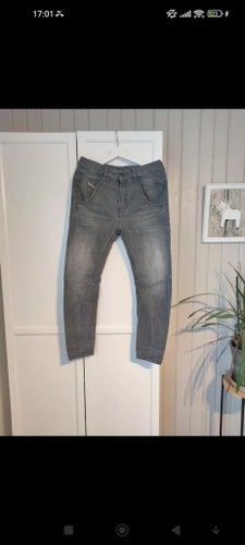 Diesel Fayza Boyfriend Jeans W25 L32 – Mörkgrå – Fint skick