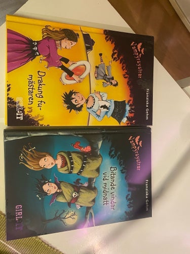 Vampyrsystrar: Drakung fu-mästaren & Bitande vindar vid midnatt av Franziska