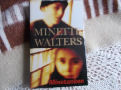 EN INBUNDEN BOK MINETTE WALTERS MISSTANKEN