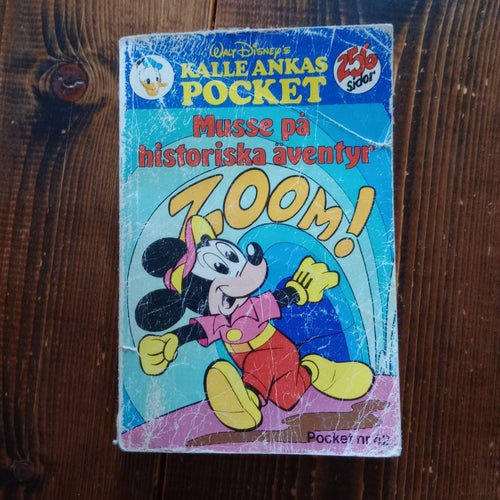 Kalle Ankas pocket 42 Walt Disney's Musse på historiska äventyr.