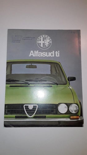 Alfa Romeo Alfasud ti 8 sidor med fram/baksida