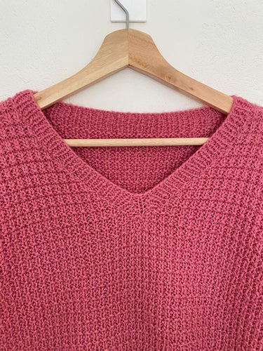 Handstickad ulltröja i rosa – V-ringning, S/M