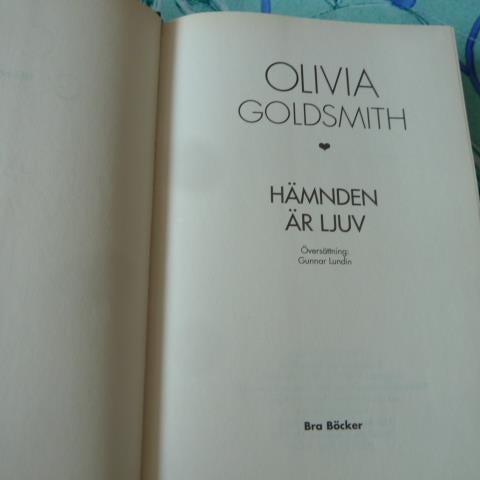 HÄMNDEN ÄR LJUV, O. GOLDSMITH, 2003,  BÖCKER