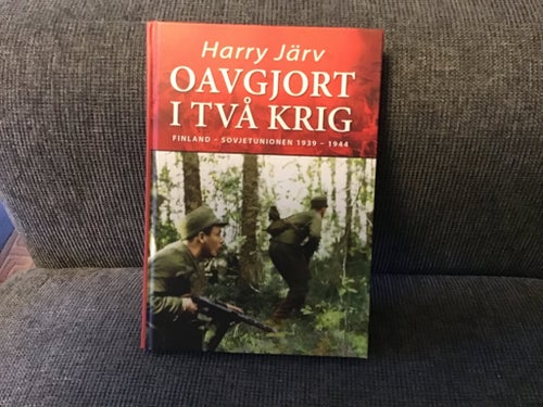 Oavgjort i två krig av Harry Järv. Inbunden 232 sidor.