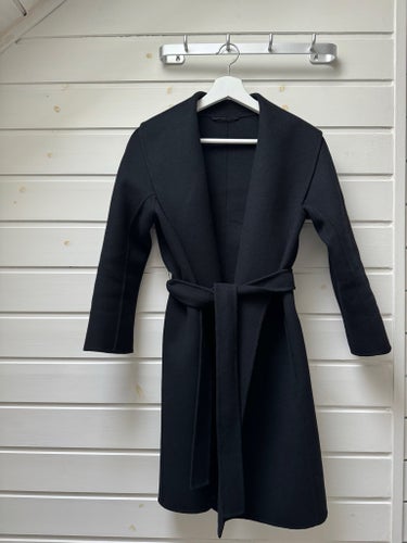 Elegant kappa av Max Mara i storlek 34