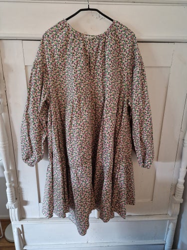 Flerfärgad underbar kort klänning från H&M
