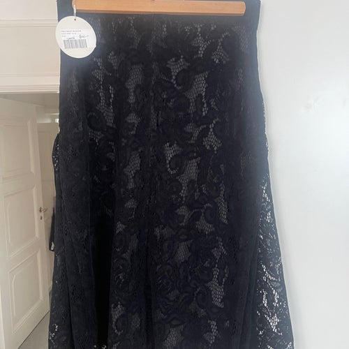 Valerie svart kjol, storlek 36
