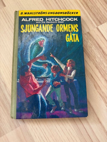 Tre deckare löser sjungande ormens gåta