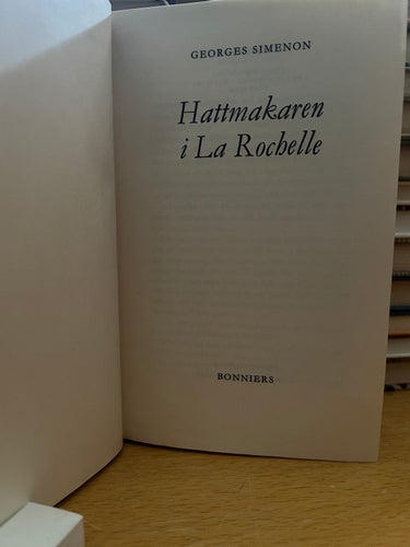 Hattmakaren i La Rochelle av Georges Simenon, bok, Very Good plus