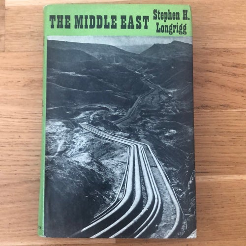 The Middle East: A Social Geography av Stephen Hemsley Longrigg. 1963