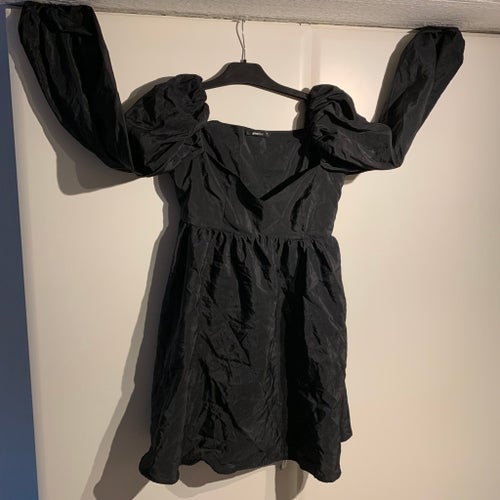Gina Tricot svart klänning, storlek 36