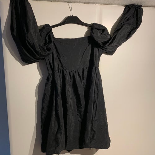 Gina Tricot svart klänning, storlek 36