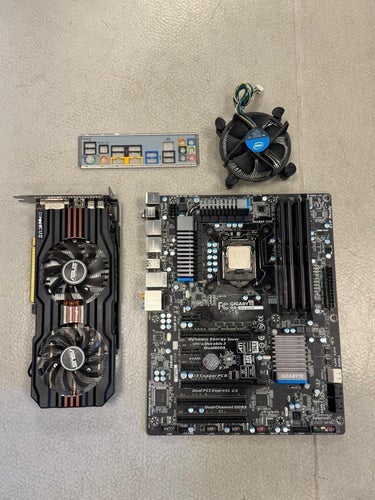 Moderkort och grafikkort Gigabyte P67A-UD4-B3 Intel Core i7-2600 ram minne