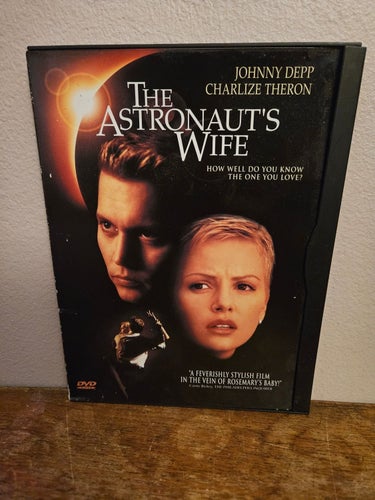 The austronauts wife, snapcase (lite kantstött)
