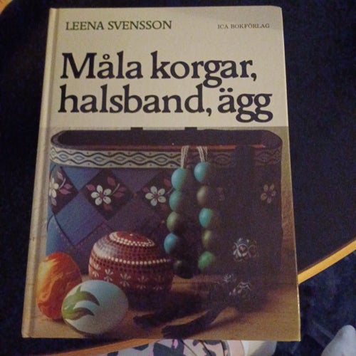 Måla korgar, halsband, ägg av Leena Svensson