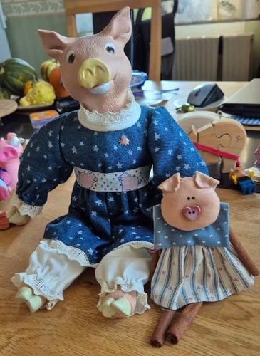 Piggy Dockor . Gris / Grisar . 2 stycken.