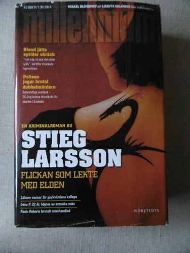 Flickan som lekte med elden, Stieg Larsson, 2005