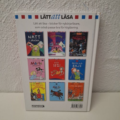 Hjälp,Vi kommer försent! av Helena Bross