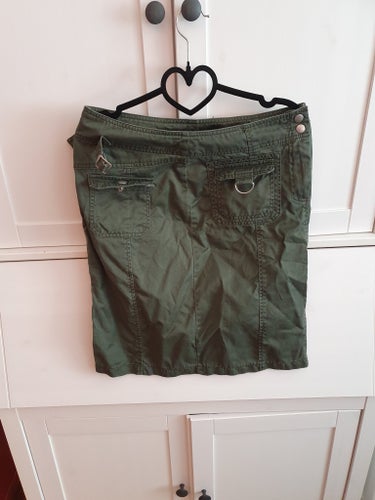 Lindex grön kjol, storlek 38