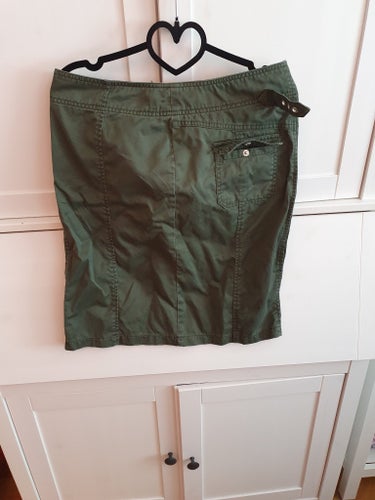Lindex grön kjol, storlek 38