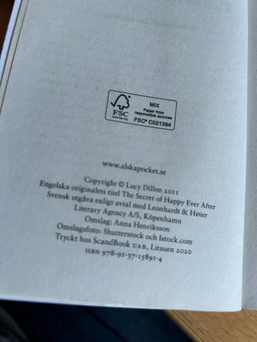 Och så levde de lyckliga av Lucy Dillon, bok, Very good