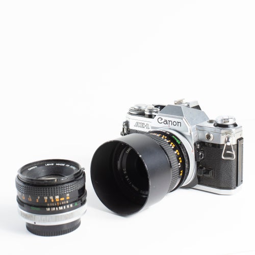 Canon AE1 plus två objektiv