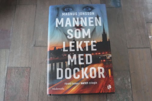 Mannen som lekte med dockor författare Magnus Jonsson