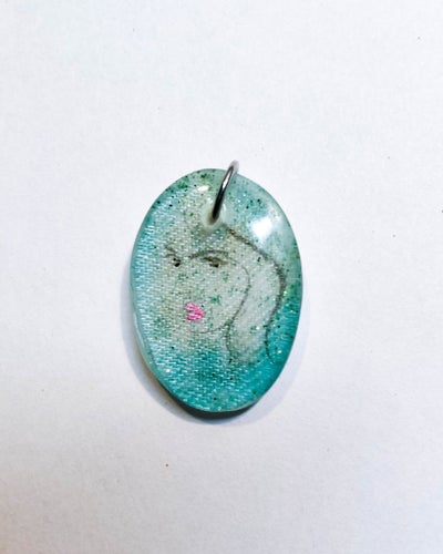 Hängsmycke ”Miss ” (oval )