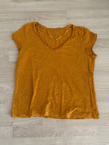 senapsgul t-shirt i storlek M