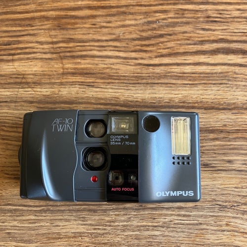 Olympus AF-10 TWIN analog kamera