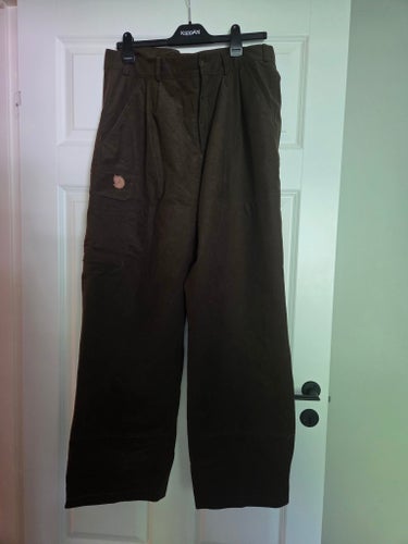 Fjällräven bruna byxor, storlek 54