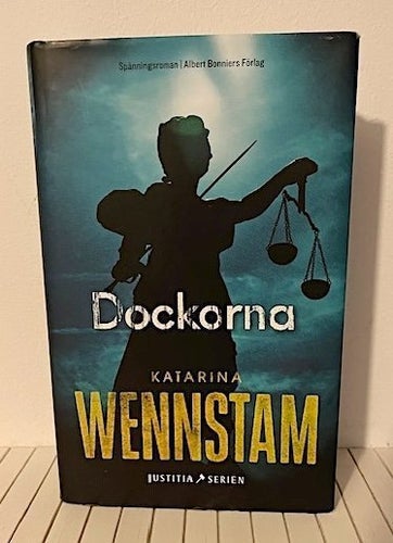 DOCKORNA av Katarina Wennstam - inbunden