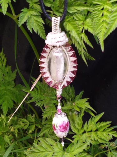 Unikt wire wrapped halsband delvis återbrukat material. Smycket ca 10cm / 4inch