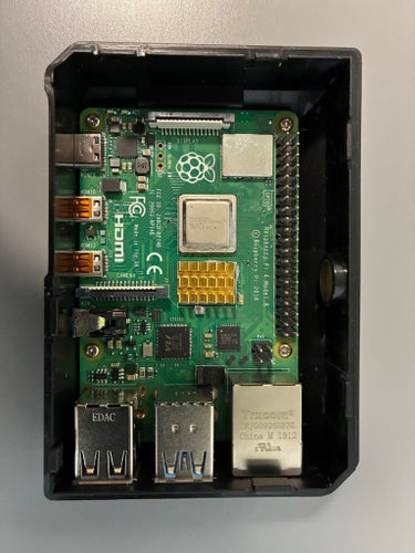 Raspberry Pi 4 Model B 4GB RAM med fodral och 128 GB minneskort