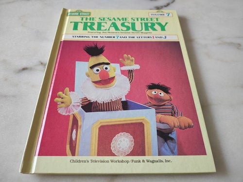 The Sesame Street Treasury: Volume 7 publicerad av Funk & Wagnalls - Inbunden