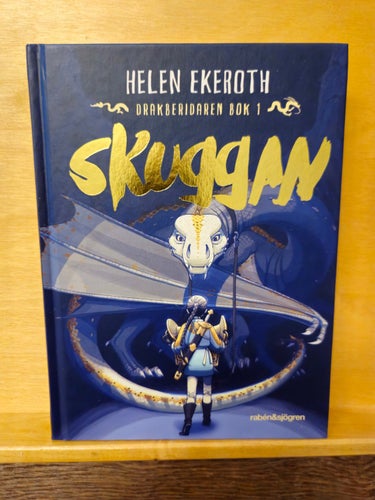 Skuggan - drakberidaren bok 1, Ekeroth