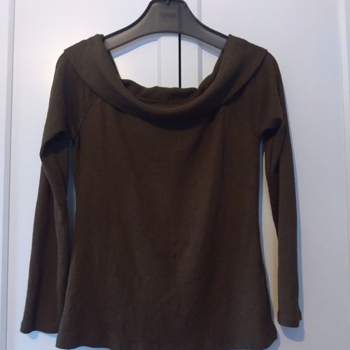 Gina Tricot grön off shoulder tröja, storlek XL