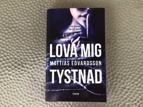 Lova mig tystnad av Mattias Edvardsson Inbunden