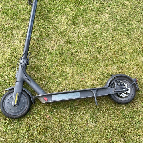 Xiaomi Elsparkcykel – Reparationsobjekt / Reservdelar / Defekt ingen laddare